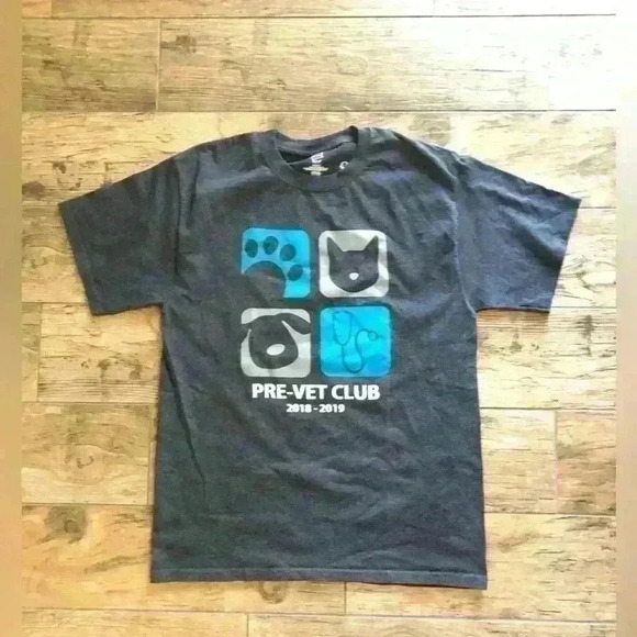 HANES SCHOOL PRE-VET CLUB 2018-2019 ANIMAL GRAPHICS MENS SHORT SLEEVE MEDIUM - Picture 3 of 4